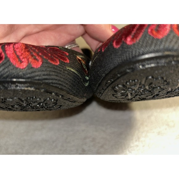 Born Women's Ballet Flat,Floral Embroidered Fabric-Leather,6 M,36.5 EU - Picture 8 of 16